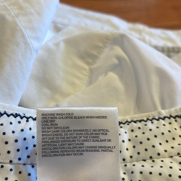 Uniqlo shorts sz 4 white with back/front pockets and zipper closure front - Picture 8 of 8